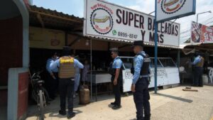 Dipampco sale a las calles en Omoa 