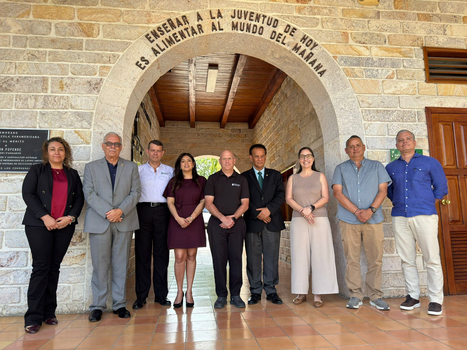 INA y Zamorano impulsan alianza para modernizar el campo hondureño