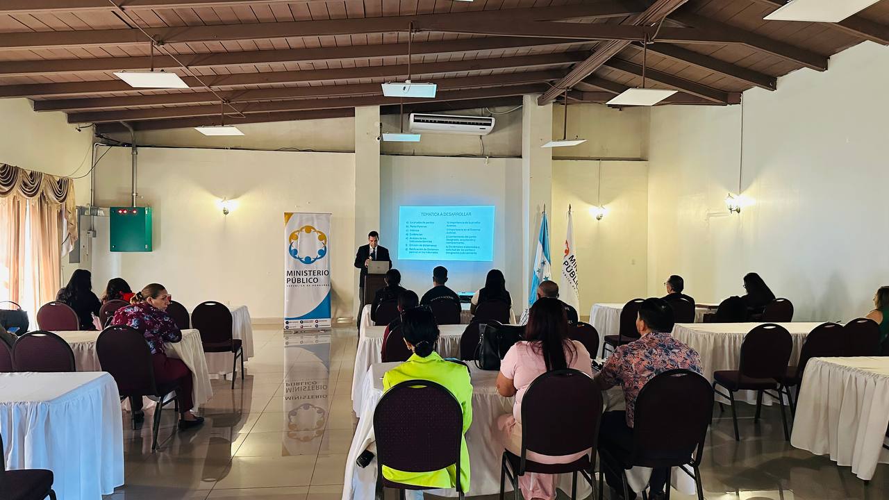 Capacitan a operadores de justicia sobre interpretación de dictámenes forenses en Comayagua