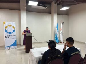 Capacitan a operadores de Justicia