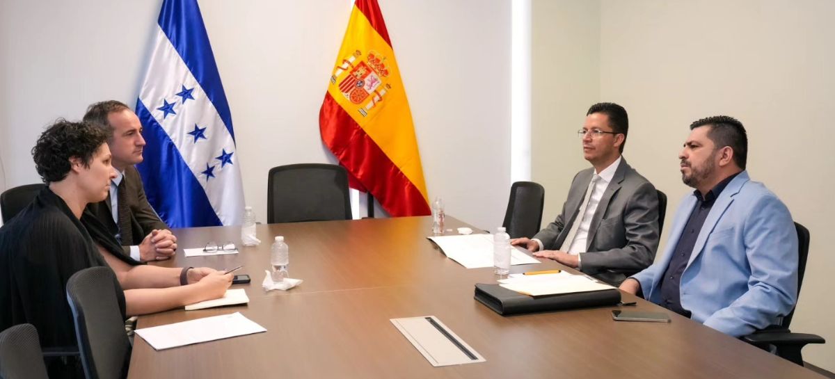 Visita de cortesía del Embajador de España