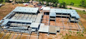 Paralizan construcción de tres hospitales