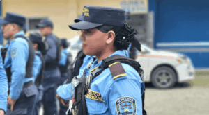 mujer policía