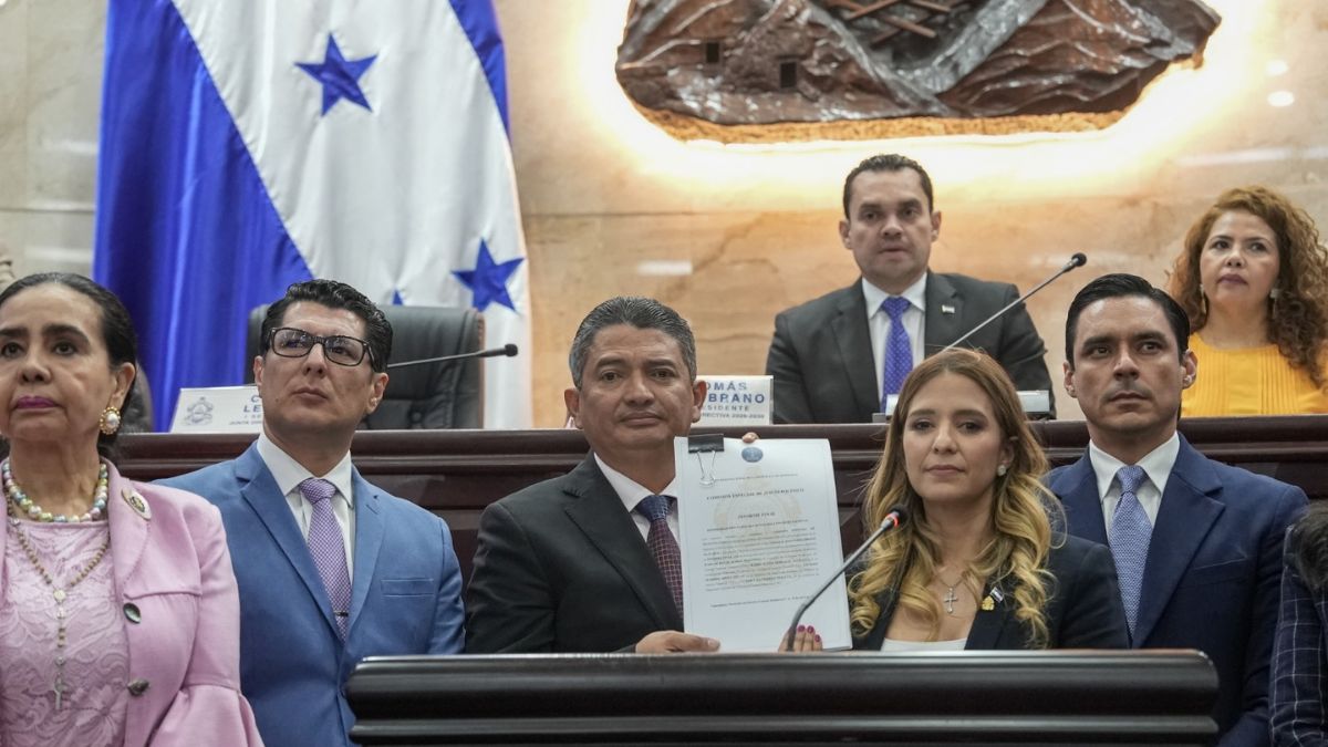 Congreso cita este jueves a funcionarios electorales tras informe del juicio político