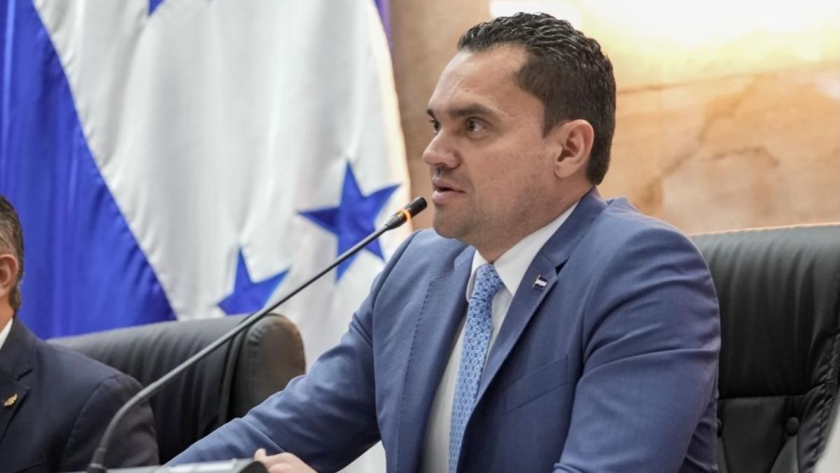 Presidente del congreso solicita a diputados a no instar a la violencia