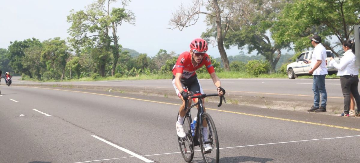 Ciclista hondureño Christopher Díaz sube al pódium en la Vuelta Bantrab en Guatemala