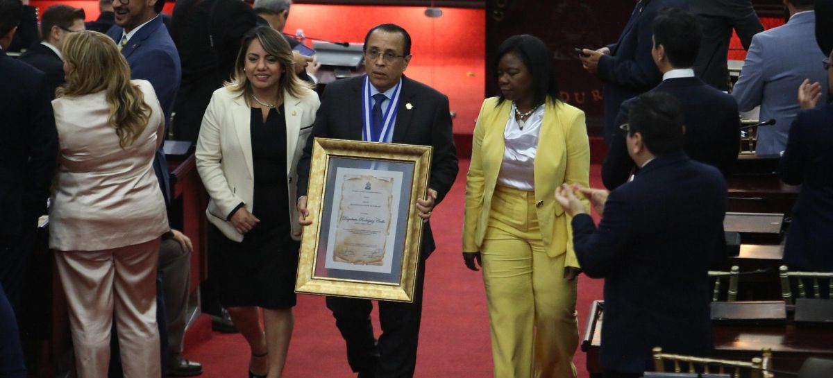 Congreso Nacional rinde homenaje a periodistas y comunicadores