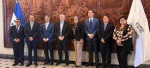 Juramentan nueva junta directiva del CNI