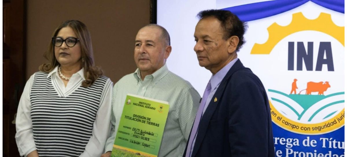 INA entrega 356 títulos de propiedad y beneficia a más de 2,000 familias campesinas