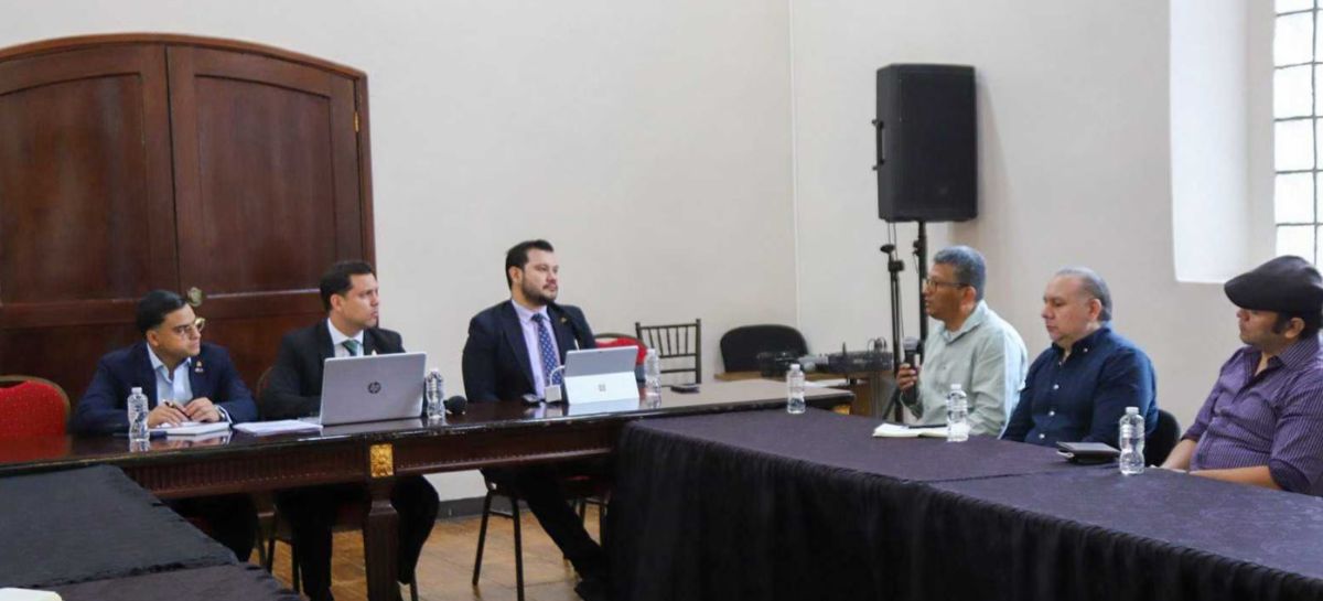 Comisión de Trabajo impulsa diálogo para eliminar discriminación laboral por edad