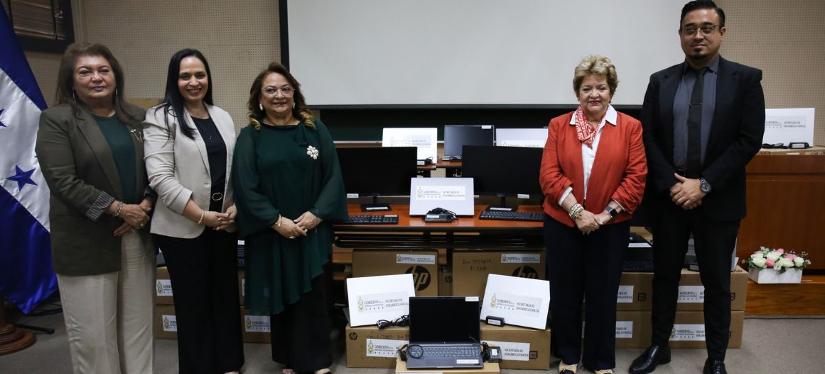 Entrega de equipo tecnológico