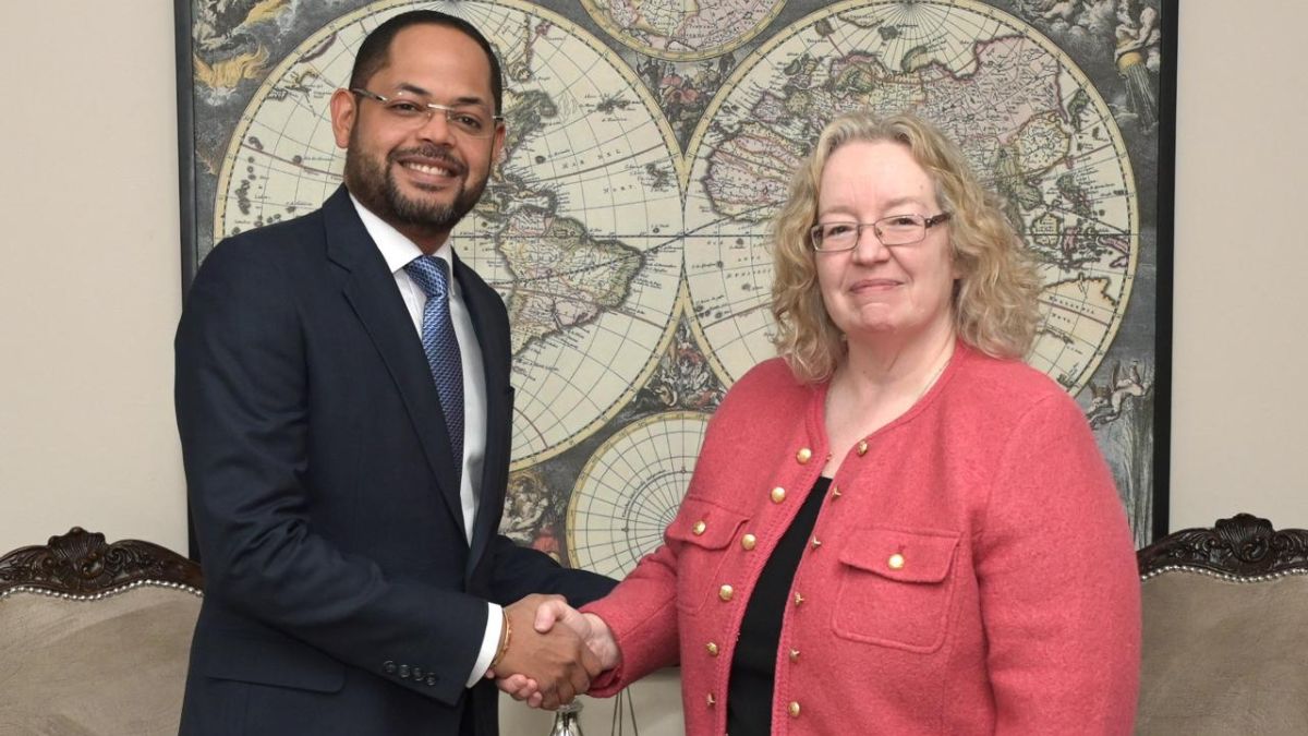 Encargada de negocios de Estados Unidos se reúne con nuevo Fiscal General