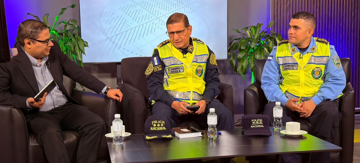 Director y Subcomisario Policia Nacional