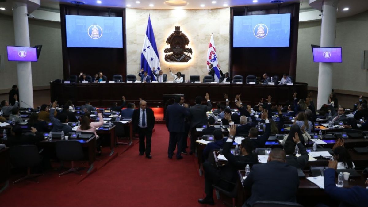 Tras disturbios, impulsan cambios a ley contra violencia en estadios