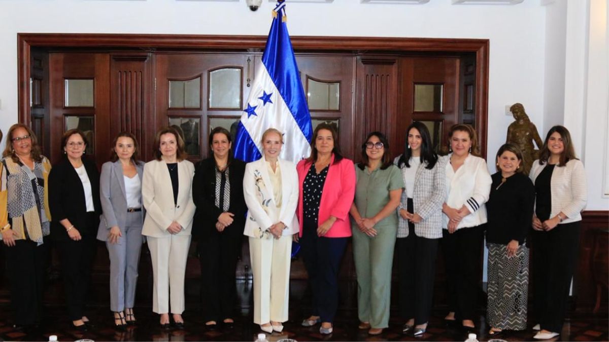 Primera Dama se reúne con cooperantes nacionales para potenciar programas sociales