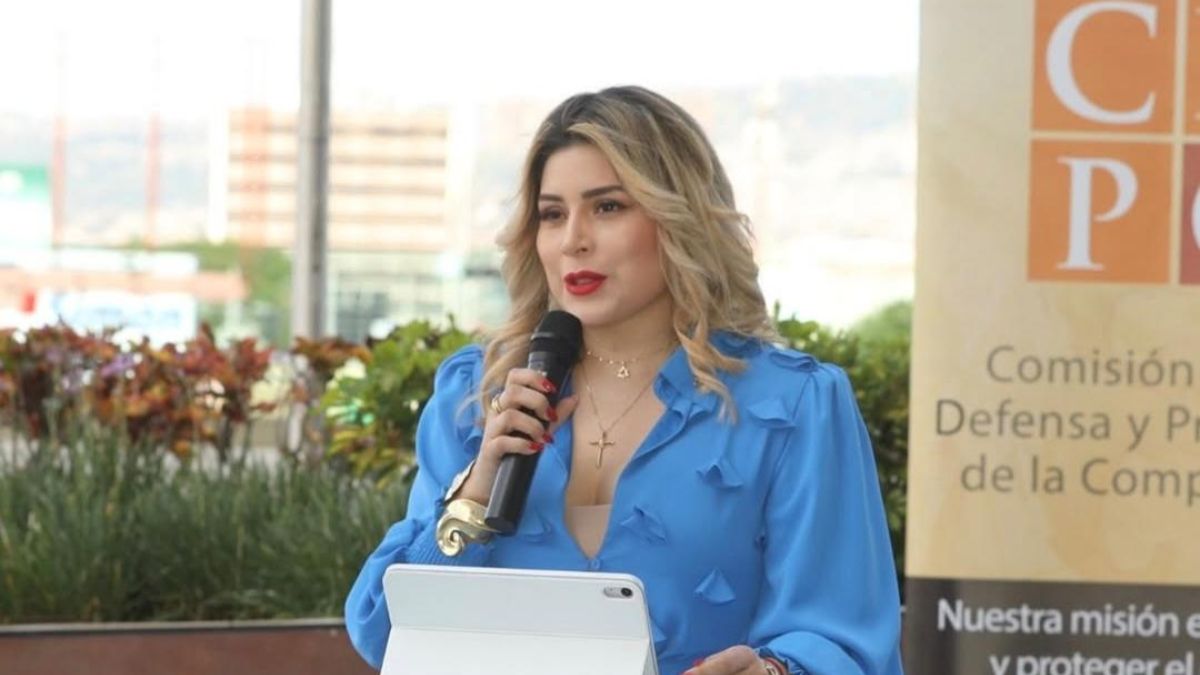 Suyen Muñoz renuncia como comisionada presidenta de la CDPC durante lectura de juicio político