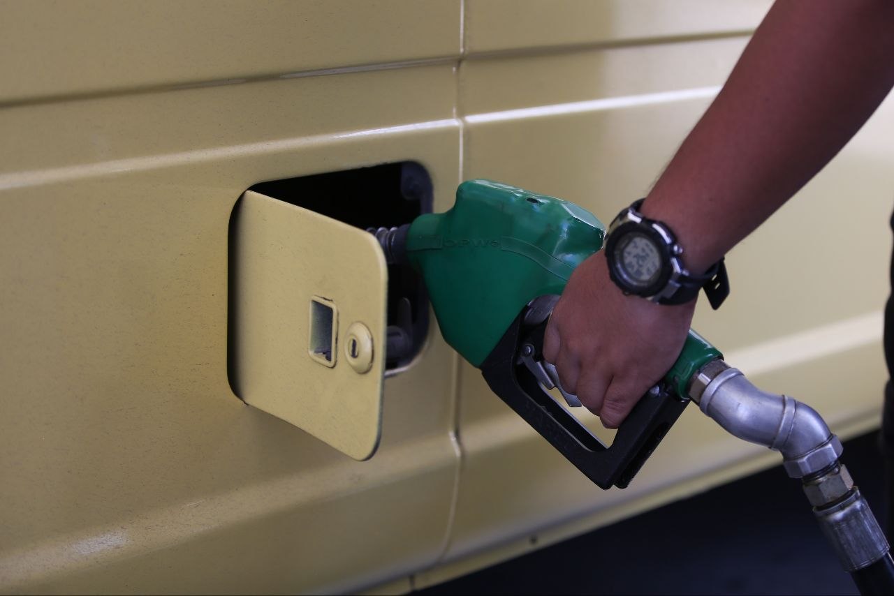 Gobierno y Congreso analizan medidas para estabilizar precios de combustibles