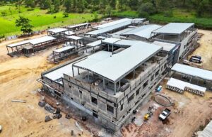 Obra de hospitales detenidas