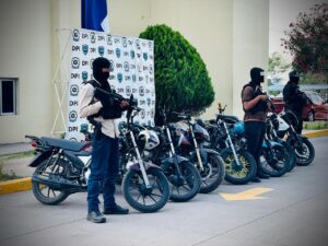 Motos