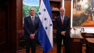 Autoridades de la SAG y Proagro Seguros