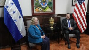 Presidente del CN y Colleen Anne Hoey.