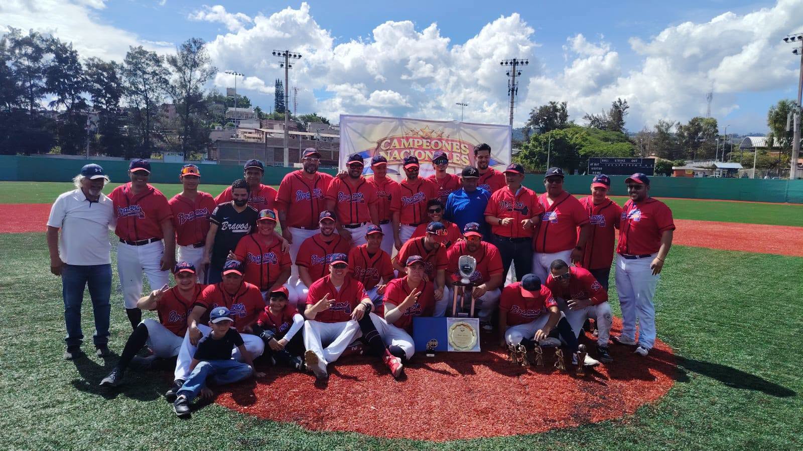 Bravos tocan la gloria y se coronan campeones de la Liga Mayor de Béisbol