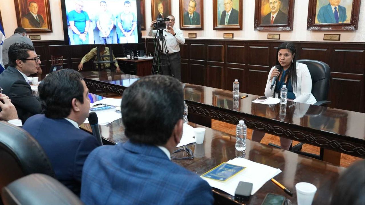 Comisión de juicio político del CN escucha argumentos del suspendido fiscal y 7 testigos