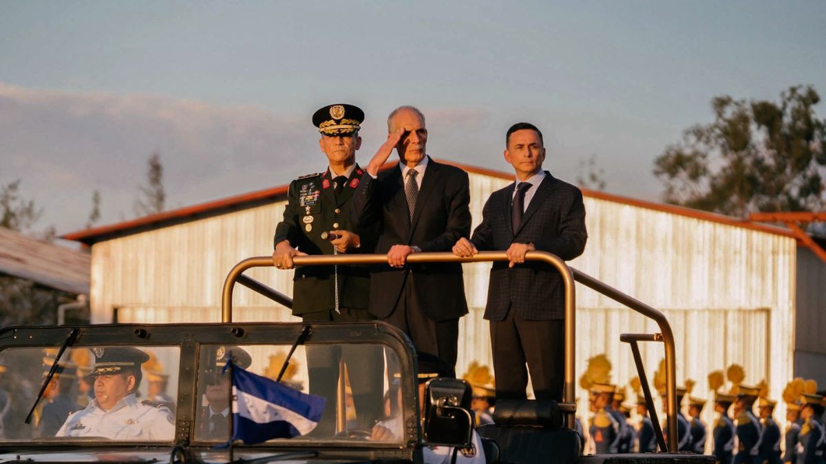 Asfura promete modernizar la FAH y reforzar seguridad en su aniversario 95