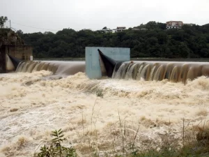 Agua en las represas de la capital 