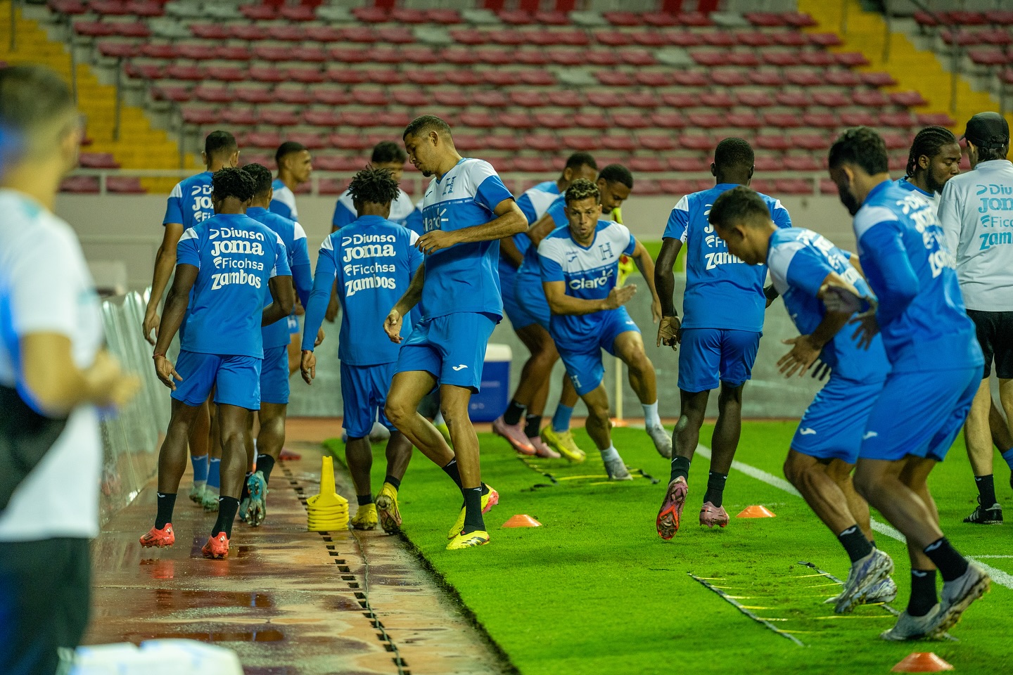 Selección de fútbol de Honduras anuncia convocatoria para enfrentar a Argentina