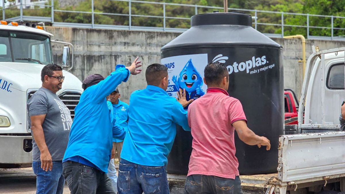 Más de 500 tanques de almacenamiento de agua entrega Alcaldía a escuelas