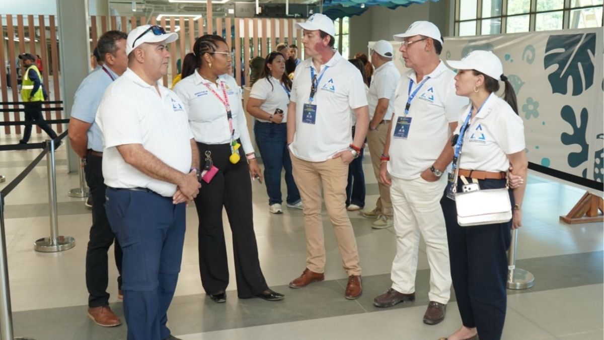 Directores de Migración del Triángulo Norte recorren puerto de cruceros Isla Tropical y el Aeropuerto de Roatán